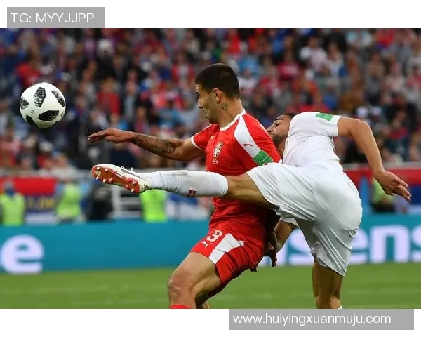 《从绿茵场到人生巅峰 足球巨星的荣耀与挑战》